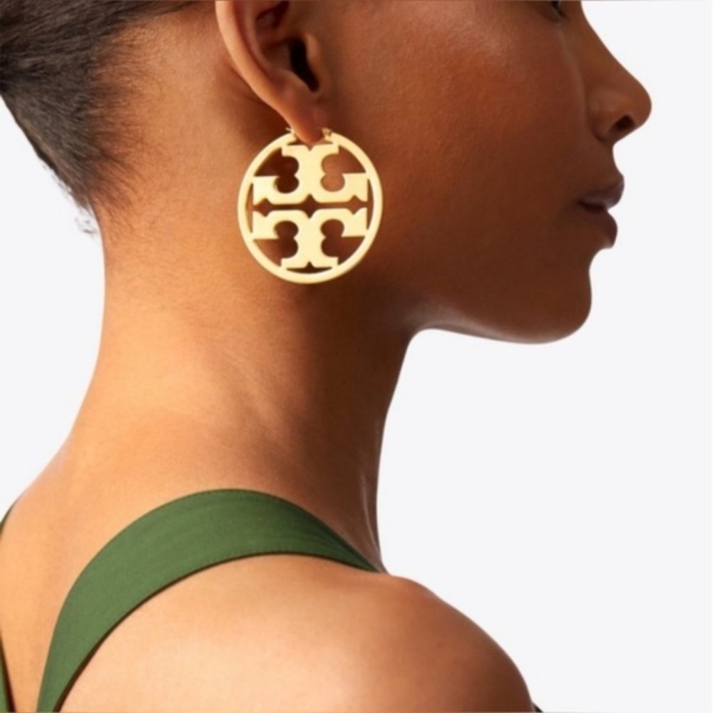 TORY BURCH MILLER LOGO MATTE GOLD HOOP EARRINGS